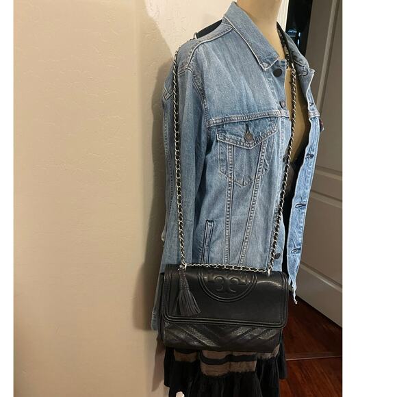 Tory Burch Fleming Distressed flap shoulder bag - Picture 5 of 15